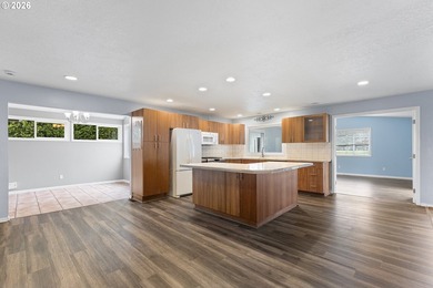 Rare opportunity to own a single-level home on the 18th hole of on  in Oregon - for sale on GolfHomes.com, golf home, golf lot