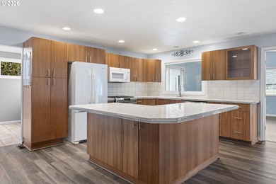 Rare opportunity to own a single-level home on the 18th hole of on  in Oregon - for sale on GolfHomes.com, golf home, golf lot