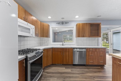 Rare opportunity to own a single-level home on the 18th hole of on  in Oregon - for sale on GolfHomes.com, golf home, golf lot