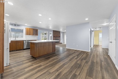 Rare opportunity to own a single-level home on the 18th hole of on  in Oregon - for sale on GolfHomes.com, golf home, golf lot