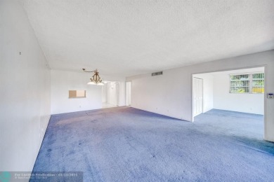 Large 1st-floor corner unit, 3-bedroom, 2-bath in Palm Aire! It on Palm-Aire Country Club and Resort - The Oaks in Florida - for sale on GolfHomes.com, golf home, golf lot