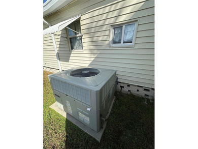 Don't miss this affordable priced 2bd 1 bath popular Golden Gate on Mainlands Golf Club in Florida - for sale on GolfHomes.com, golf home, golf lot