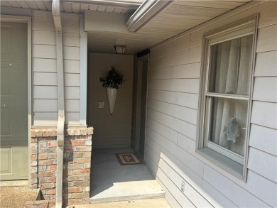 Well cared-for townhouse with maintenance included. One story on Holiday Island Executive Golf Course in Arkansas - for sale on GolfHomes.com, golf home, golf lot