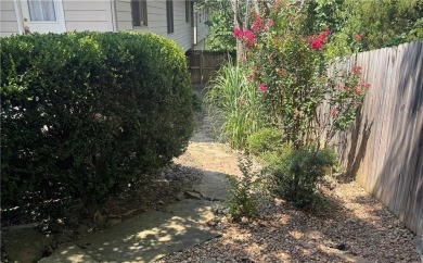 Well cared-for townhouse with maintenance included. One story on Holiday Island Executive Golf Course in Arkansas - for sale on GolfHomes.com, golf home, golf lot