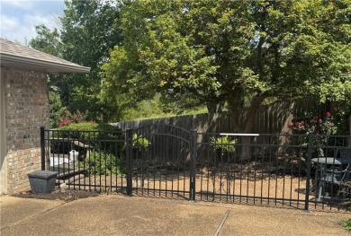 Well cared-for townhouse with maintenance included. One story on Holiday Island Executive Golf Course in Arkansas - for sale on GolfHomes.com, golf home, golf lot