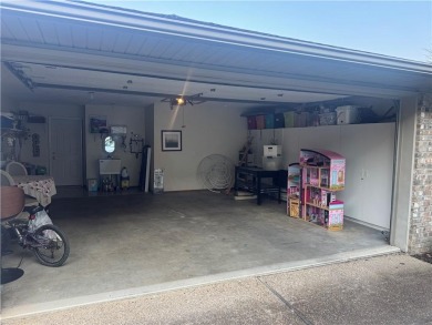 Well cared-for townhouse with maintenance included. One story on Holiday Island Executive Golf Course in Arkansas - for sale on GolfHomes.com, golf home, golf lot