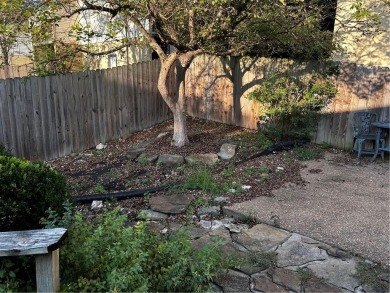 Low-maintenance, one level townhome with only one shared wall on Holiday Island Executive Golf Course in Arkansas - for sale on GolfHomes.com, golf home, golf lot