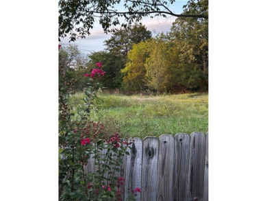 Low-maintenance, one level townhome with only one shared wall on Holiday Island Executive Golf Course in Arkansas - for sale on GolfHomes.com, golf home, golf lot