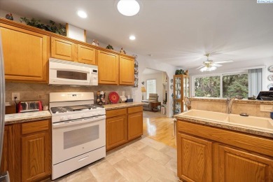 MLS# 287058 Welcome to this charming one-level home perfectly on Sun Willows in Washington - for sale on GolfHomes.com, golf home, golf lot
