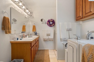 MLS# 287058 Welcome to this charming one-level home perfectly on Sun Willows in Washington - for sale on GolfHomes.com, golf home, golf lot
