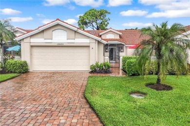 This charming 3 bedroom, 2 bath courtyard villa home is nicely on Hunters Ridge Country Club in Florida - for sale on GolfHomes.com, golf home, golf lot