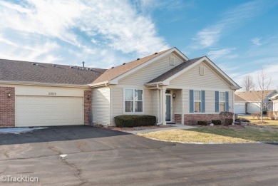 Welcome to this great ranch townhome in Carillon Lakes, an adult on Carillon Lakes 3 Hole Course in Illinois - for sale on GolfHomes.com, golf home, golf lot