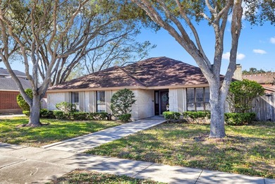 Charming Home located in Calallen, Wood River Subdivision, Near on River Hills Country Club in Texas - for sale on GolfHomes.com, golf home, golf lot