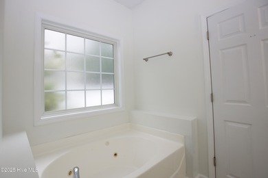 This well-kept 4 bed, 3 bath home is nestled in the heart of on Pinehurst Golf Course No. 8 in North Carolina - for sale on GolfHomes.com, golf home, golf lot