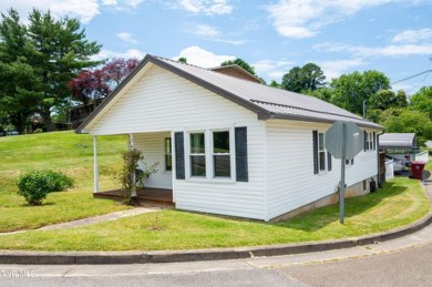 Welcome to your charming, fully remodeled bungalow! This on Pine Oaks Golf Club in Tennessee - for sale on GolfHomes.com, golf home, golf lot