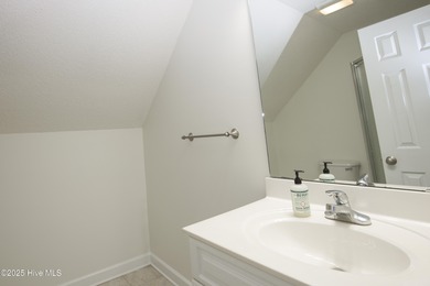 This well-kept 4 bed, 3 bath home is nestled in the heart of on Pinehurst Golf Course No. 8 in North Carolina - for sale on GolfHomes.com, golf home, golf lot