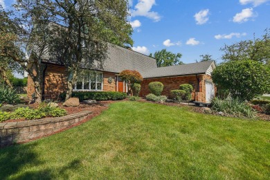 Exceptionally well maintained and upgraded home located in a on Old Oak Country Club in Illinois - for sale on GolfHomes.com, golf home, golf lot