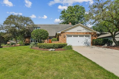 Exceptionally well maintained and upgraded home located in a on Old Oak Country Club in Illinois - for sale on GolfHomes.com, golf home, golf lot