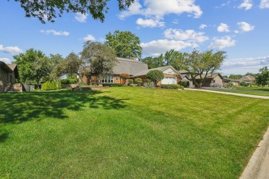 Exceptionally well maintained and upgraded home located in a on Old Oak Country Club in Illinois - for sale on GolfHomes.com, golf home, golf lot