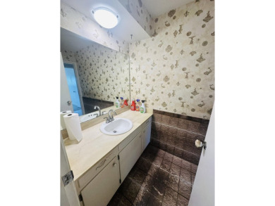 This 1/1 2nd story condo in Corinthian Condo Apts Marina could on North Palm Beach Country Club in Florida - for sale on GolfHomes.com, golf home, golf lot