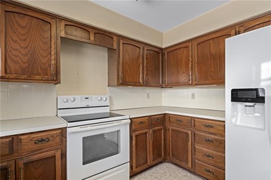 Everyone wants a waterfront home in Lakewood, but opportunities on Lakewood Oaks Golf Club, Ltd. in Missouri - for sale on GolfHomes.com, golf home, golf lot