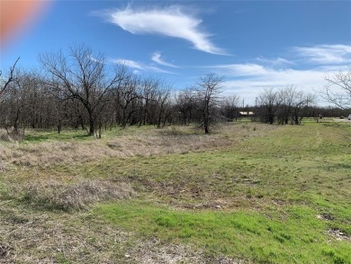 Flat lot ready to build your dream home on it. Near Bridgeport on The Club At Runaway Bay in Texas - for sale on GolfHomes.com, golf home, golf lot