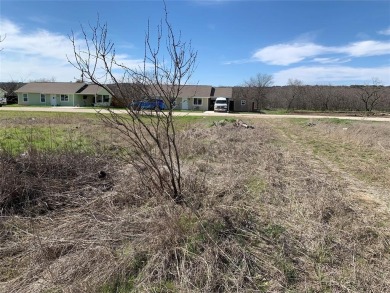 Flat lot ready to build your dream home on it. Near Bridgeport on The Club At Runaway Bay in Texas - for sale on GolfHomes.com, golf home, golf lot