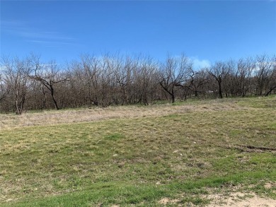 Flat lot ready to build your dream home on it. Near Bridgeport on The Club At Runaway Bay in Texas - for sale on GolfHomes.com, golf home, golf lot