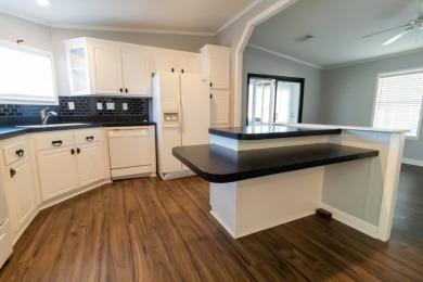 Welcome to this charming 2-bedroom, 2-bathroom manufactured home on Lily Lake Golf and RV Resort in Florida - for sale on GolfHomes.com, golf home, golf lot