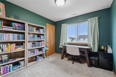 Well-maintained 3-bedroom, 2.5-bath townhouse in Marion near on Hunters Ridge Golf Course in Iowa - for sale on GolfHomes.com, golf home, golf lot