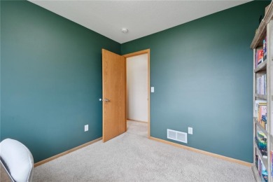 Well-maintained 3-bedroom, 2.5-bath townhouse in Marion near on Hunters Ridge Golf Course in Iowa - for sale on GolfHomes.com, golf home, golf lot
