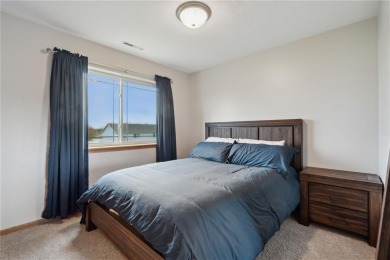Well-maintained 3-bedroom, 2.5-bath townhouse in Marion near on Hunters Ridge Golf Course in Iowa - for sale on GolfHomes.com, golf home, golf lot