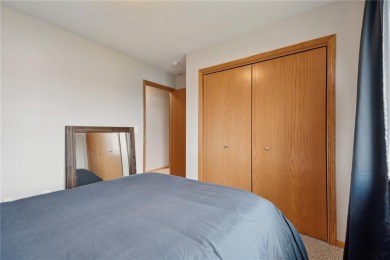 Well-maintained 3-bedroom, 2.5-bath townhouse in Marion near on Hunters Ridge Golf Course in Iowa - for sale on GolfHomes.com, golf home, golf lot