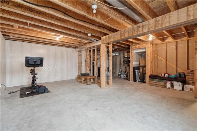 Well-maintained 3-bedroom, 2.5-bath townhouse in Marion near on Hunters Ridge Golf Course in Iowa - for sale on GolfHomes.com, golf home, golf lot
