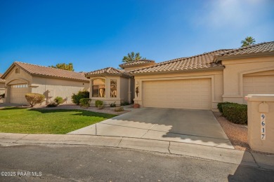 This immaculate 2 bed, 2 bath villa is a must-see in the highly on Oakwood Golf Club  in Arizona - for sale on GolfHomes.com, golf home, golf lot