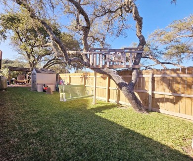 Fantastic 4 bed/3 bath/2.5 car garage on cul de sac in the on Rockport Country Club in Texas - for sale on GolfHomes.com, golf home, golf lot