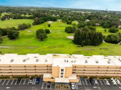 Welcome to Cooper City! This Renovated & Spacious 2-bedroom on Cooper Colony Country Club in Florida - for sale on GolfHomes.com, golf home, golf lot