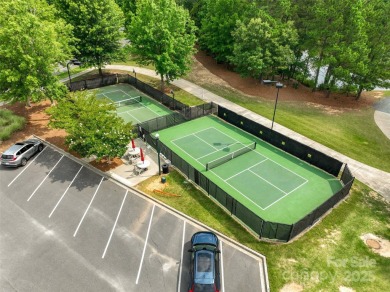 This well maintained two bedroom, two bathroom patio home offers on Carolina Lakes Golf Club, LLC in South Carolina - for sale on GolfHomes.com, golf home, golf lot