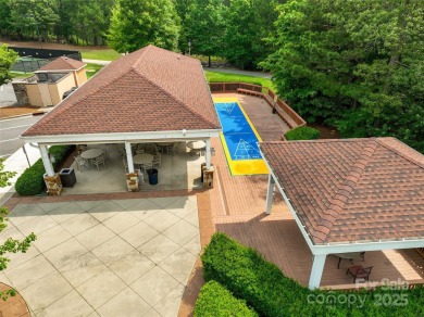 This well maintained two bedroom, two bathroom patio home offers on Carolina Lakes Golf Club, LLC in South Carolina - for sale on GolfHomes.com, golf home, golf lot