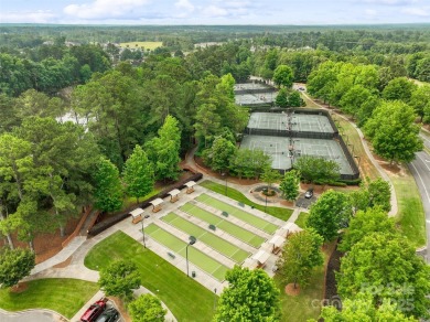 This well maintained two bedroom, two bathroom patio home offers on Carolina Lakes Golf Club, LLC in South Carolina - for sale on GolfHomes.com, golf home, golf lot