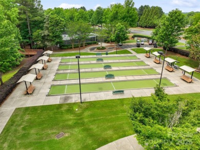 This well maintained two bedroom, two bathroom patio home offers on Carolina Lakes Golf Club, LLC in South Carolina - for sale on GolfHomes.com, golf home, golf lot