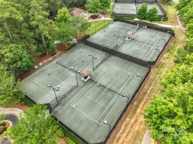 This well maintained two bedroom, two bathroom patio home offers on Carolina Lakes Golf Club, LLC in South Carolina - for sale on GolfHomes.com, golf home, golf lot