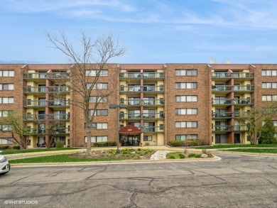 A completely remodeled condo with two bedrooms and two bathrooms on Hilldale Golf Club in Illinois - for sale on GolfHomes.com, golf home, golf lot