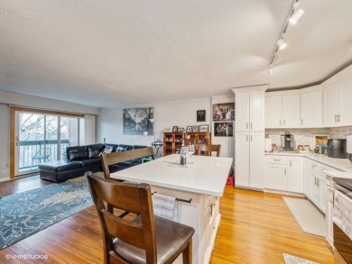 A completely remodeled condo with two bedrooms and two bathrooms on Hilldale Golf Club in Illinois - for sale on GolfHomes.com, golf home, golf lot
