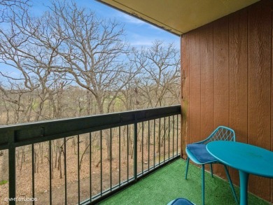 A completely remodeled condo with two bedrooms and two bathrooms on Hilldale Golf Club in Illinois - for sale on GolfHomes.com, golf home, golf lot