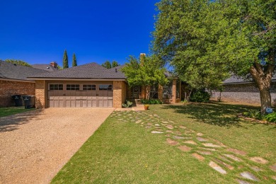 SIMPLY BEAUTIFUL 4 BED/3 BATH HOME ON THE NORTH NINE W/ A on Green Tree Country Club in Texas - for sale on GolfHomes.com, golf home, golf lot