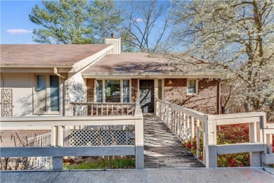 This adorable Bella Vista townhome is now available for sale on Bella Vista Country Club - Kingswood in Arkansas - for sale on GolfHomes.com, golf home, golf lot