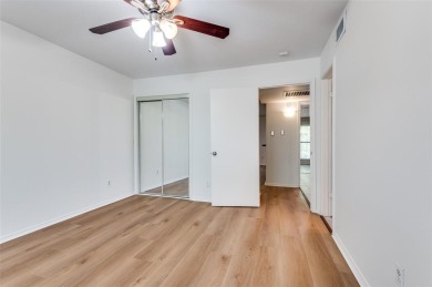 Enjoy tree top living in this nicely renovated condo in the on Stevens Park Golf Course in Texas - for sale on GolfHomes.com, golf home, golf lot