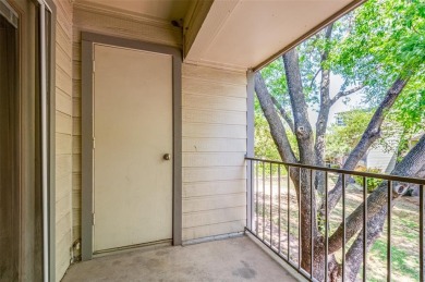 Enjoy tree top living in this nicely renovated condo in the on Stevens Park Golf Course in Texas - for sale on GolfHomes.com, golf home, golf lot