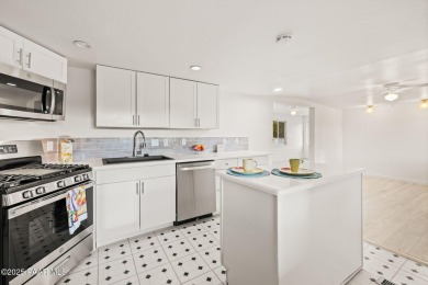 Experience the perfect blend of comfort and scenic beauty in on Prescott Golf and Country Club in Arizona - for sale on GolfHomes.com, golf home, golf lot